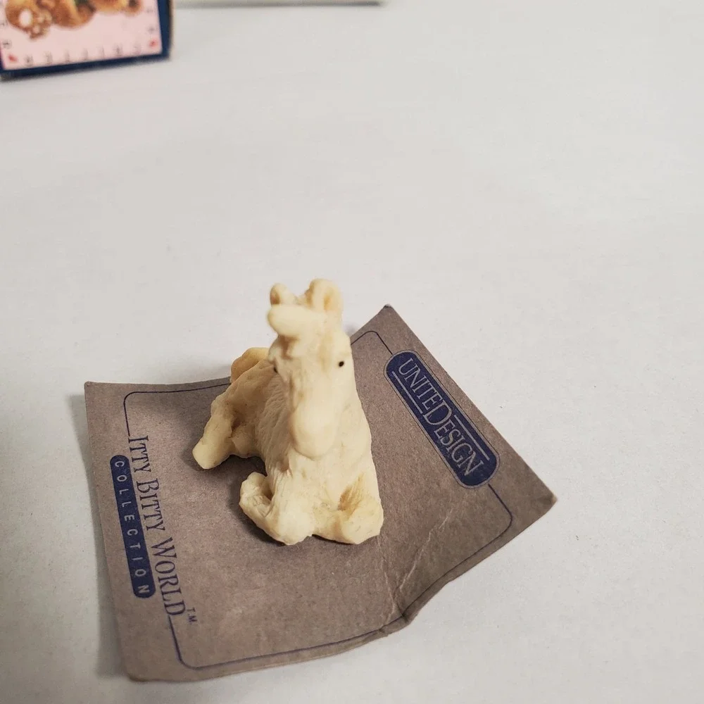 Vintage 1987 United Design Itty Bitty World Critters Unicorn Figurine w/ Box